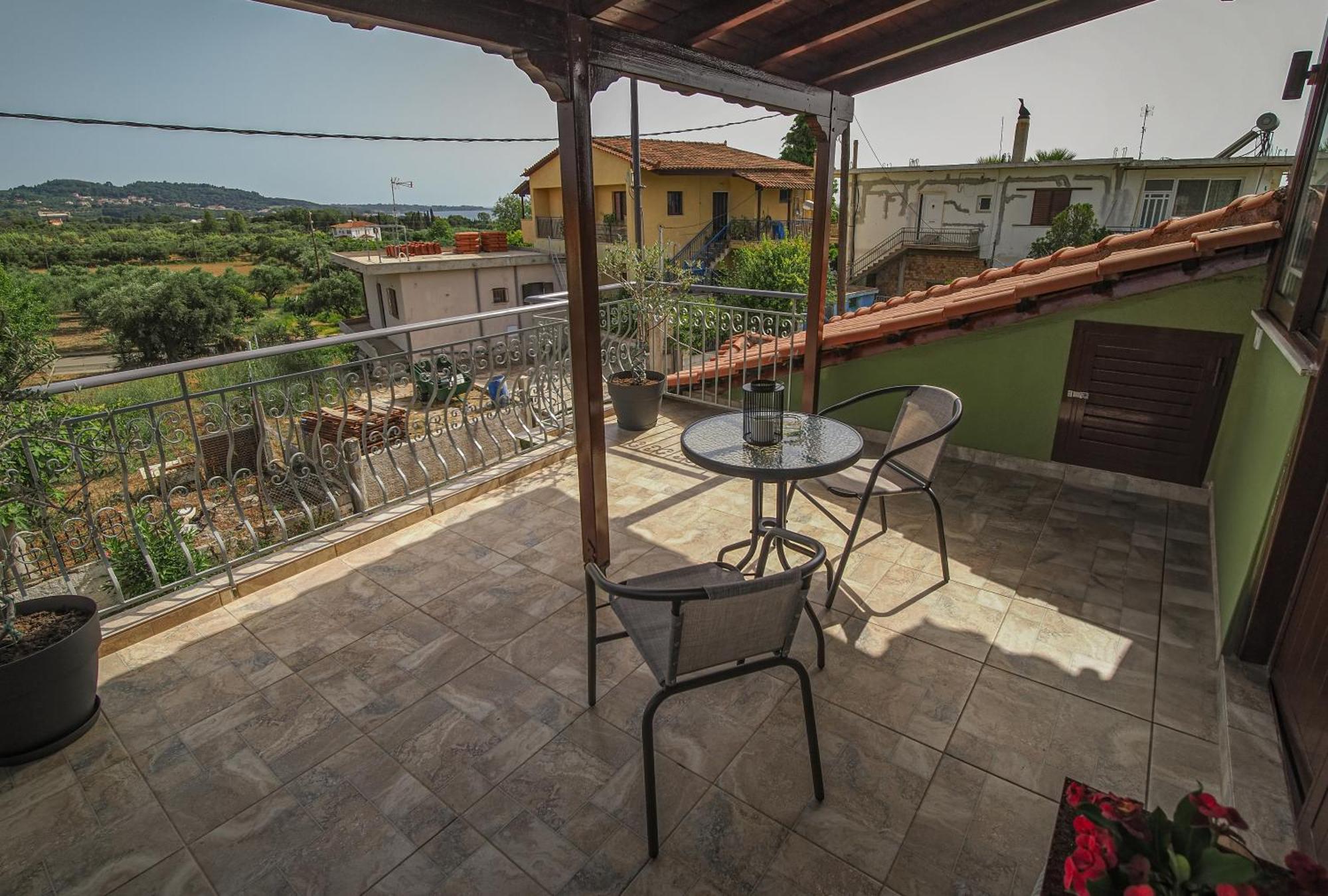 Taki'S Attic Apartment Agios Ilias  Exterior photo